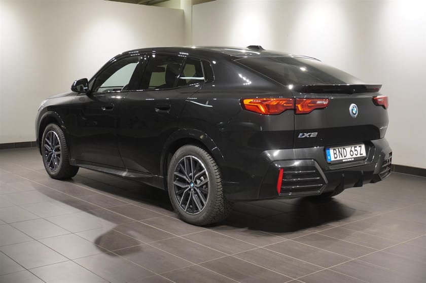 Bild 2 av BMW iX2 xDrive30 M Sport Navi Kamera Fartpilot Drag 19”