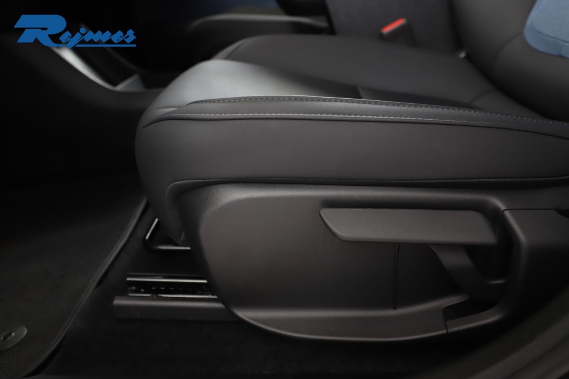 Volvo EX30 Extended Range Plus 2025, kuva 6/10