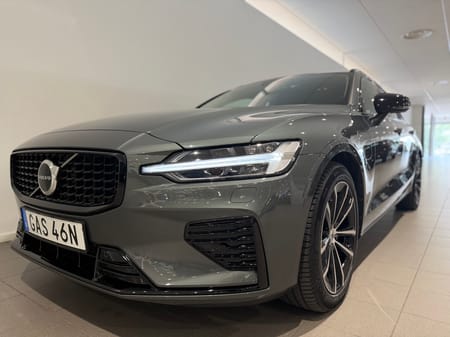 Volvo V60 T6 Plus Dark Nordic Edition / Dragkrok / Elektrisk stol / Backkamera / Minnesstol / Navigation /