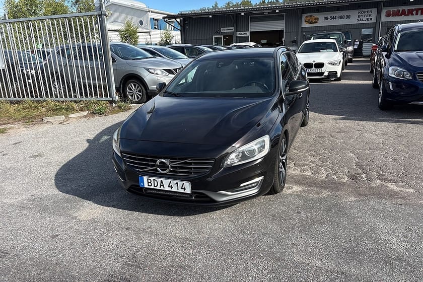 Bild 1 av Volvo V60 D2 Powershift Momentum D-värm Drag Avbet 1408 Kr/Månad