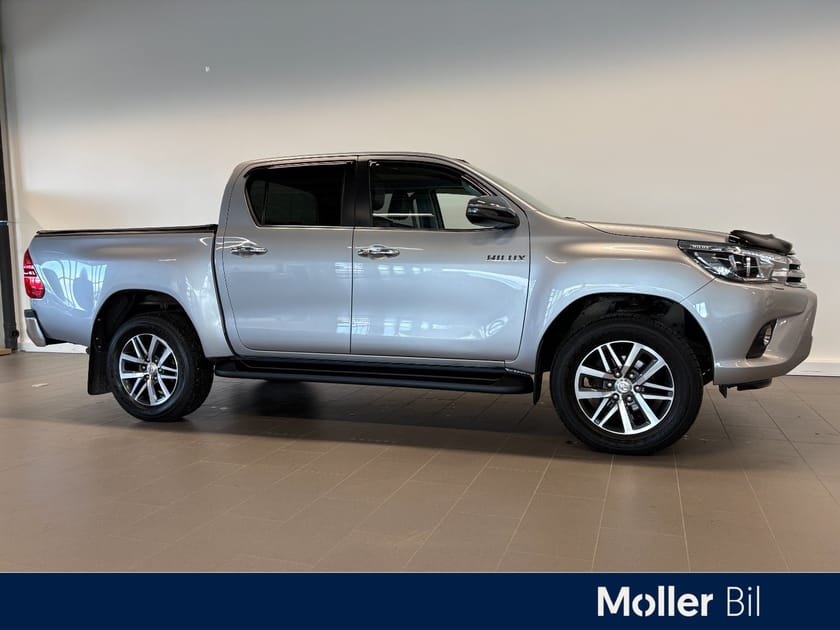 Bilde 1 av Toyota Hilux Dobbelcab D-4D 150hk D-Cab 4WD SR+ aut