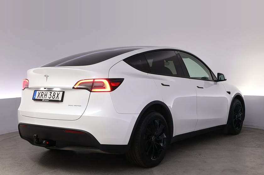 Bild 5 av Tesla Model Y Long Range AWD Autopilot Panorama