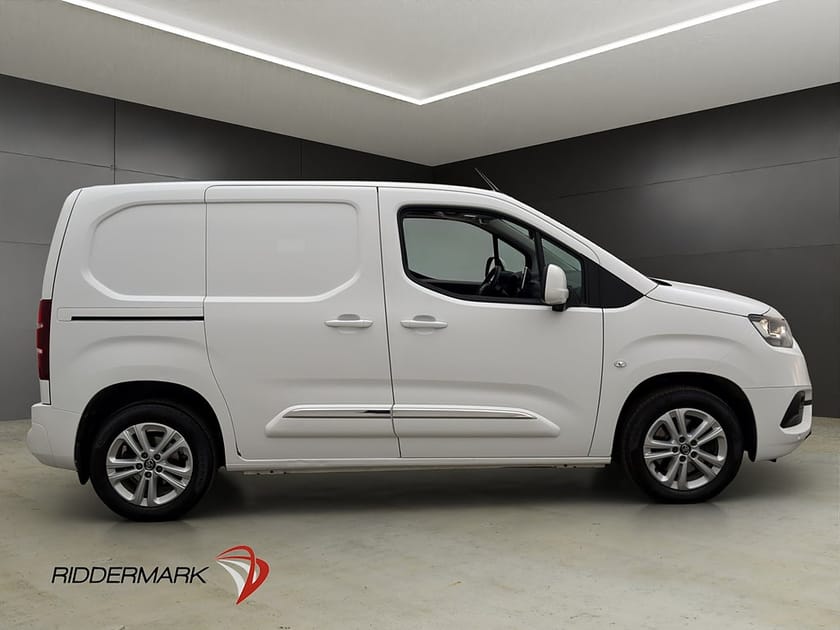 Bild 2 av Toyota ProAce City proace-city 1.5D Värmare Drag B-Kamera CARPLAY Moms