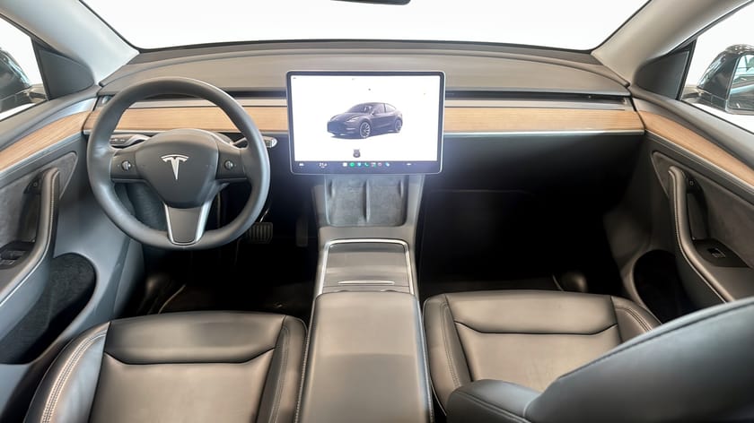 Bild 4 av Tesla Model Y Long Range AWD (514hk) DRAG / MOMS / PANO