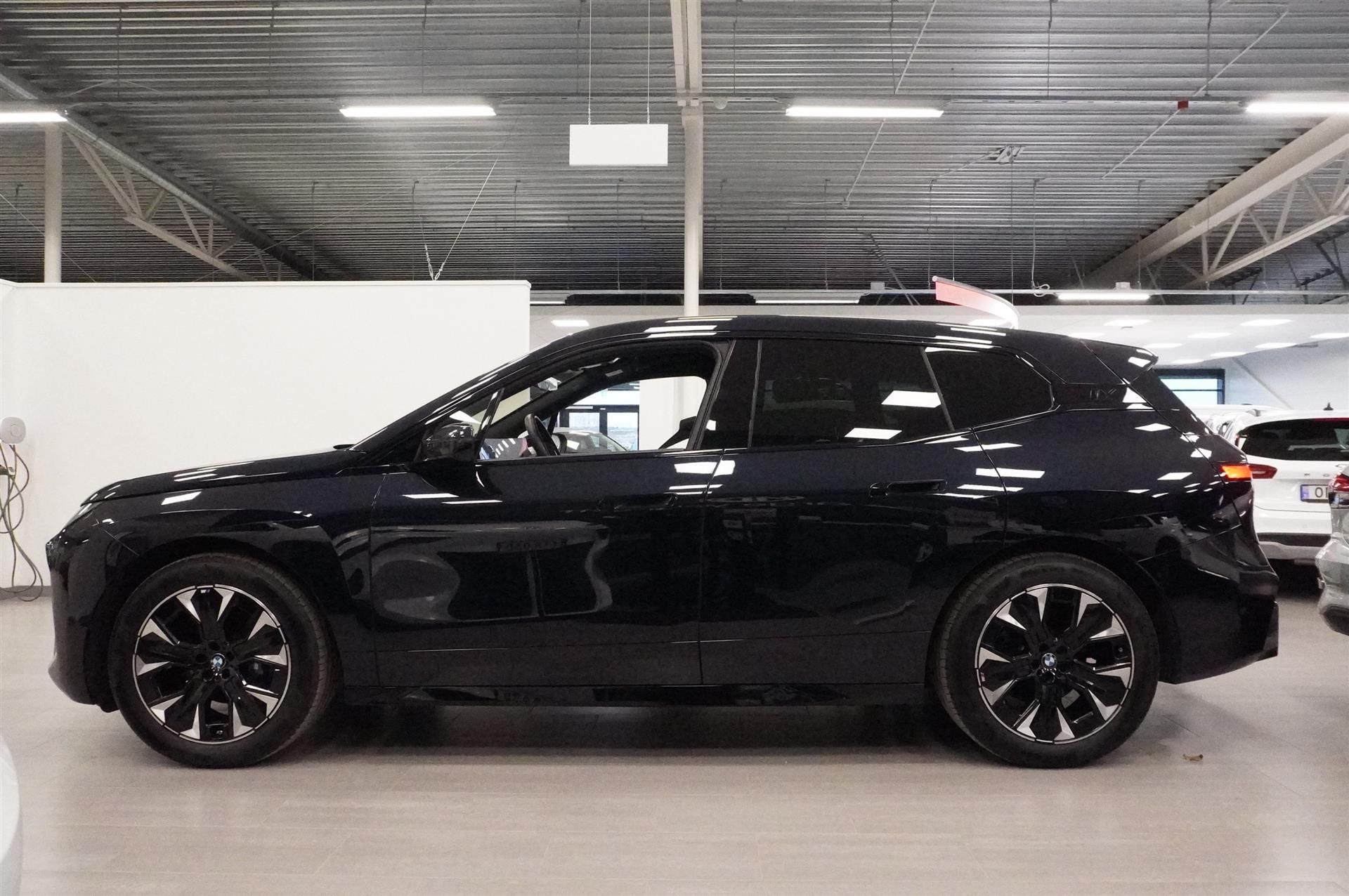 BMW iX xDrive60, 544hk, 2025