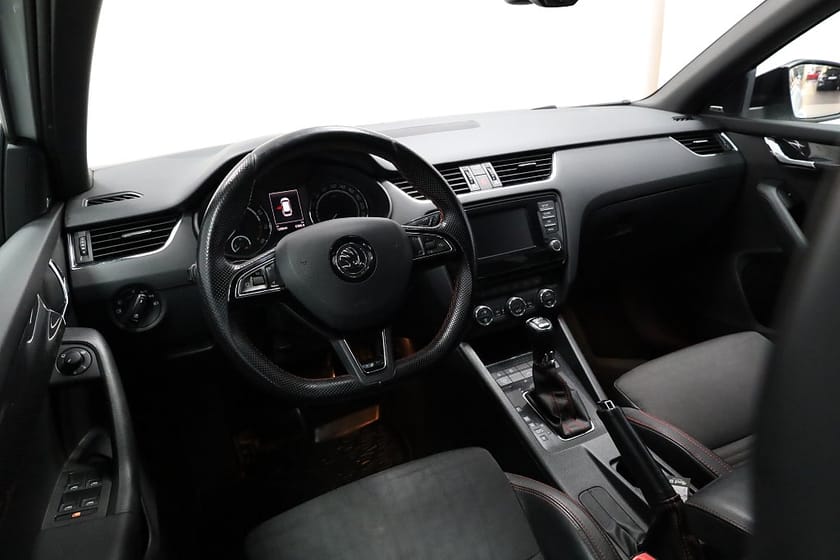 Bild 3 av Škoda Octavia Kombi RS Skoda 2.0 TSI 220hk | Dragkrok | 19" |