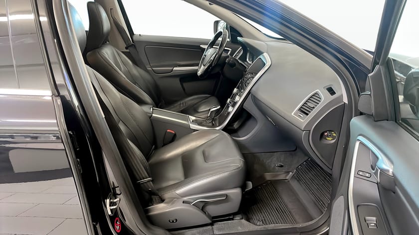 Bild 3 av Volvo XC60 D4 AWD Summum 181Hk / Pano / Drag / Värmare