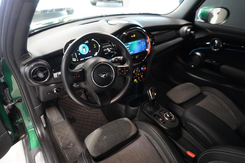Bild 2 av MINI Cooper SE Essential Navi CarPlay PDC LED