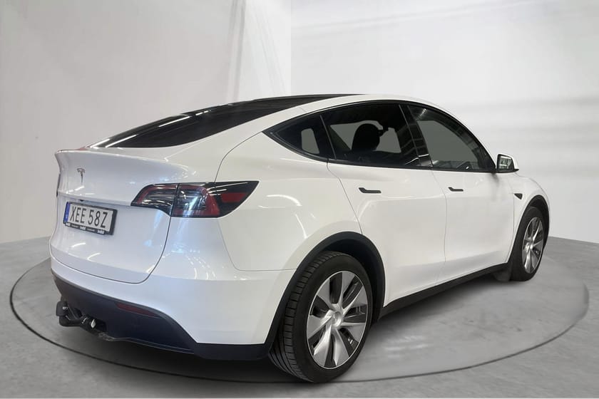 Bild 3 av Tesla Model Y Standard Range RWD Vinterhjul Dragkrok