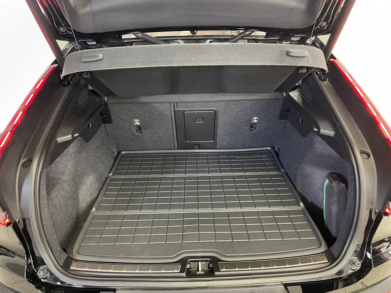 Bild 7 av 12 – Volvo C40 Recharge Core