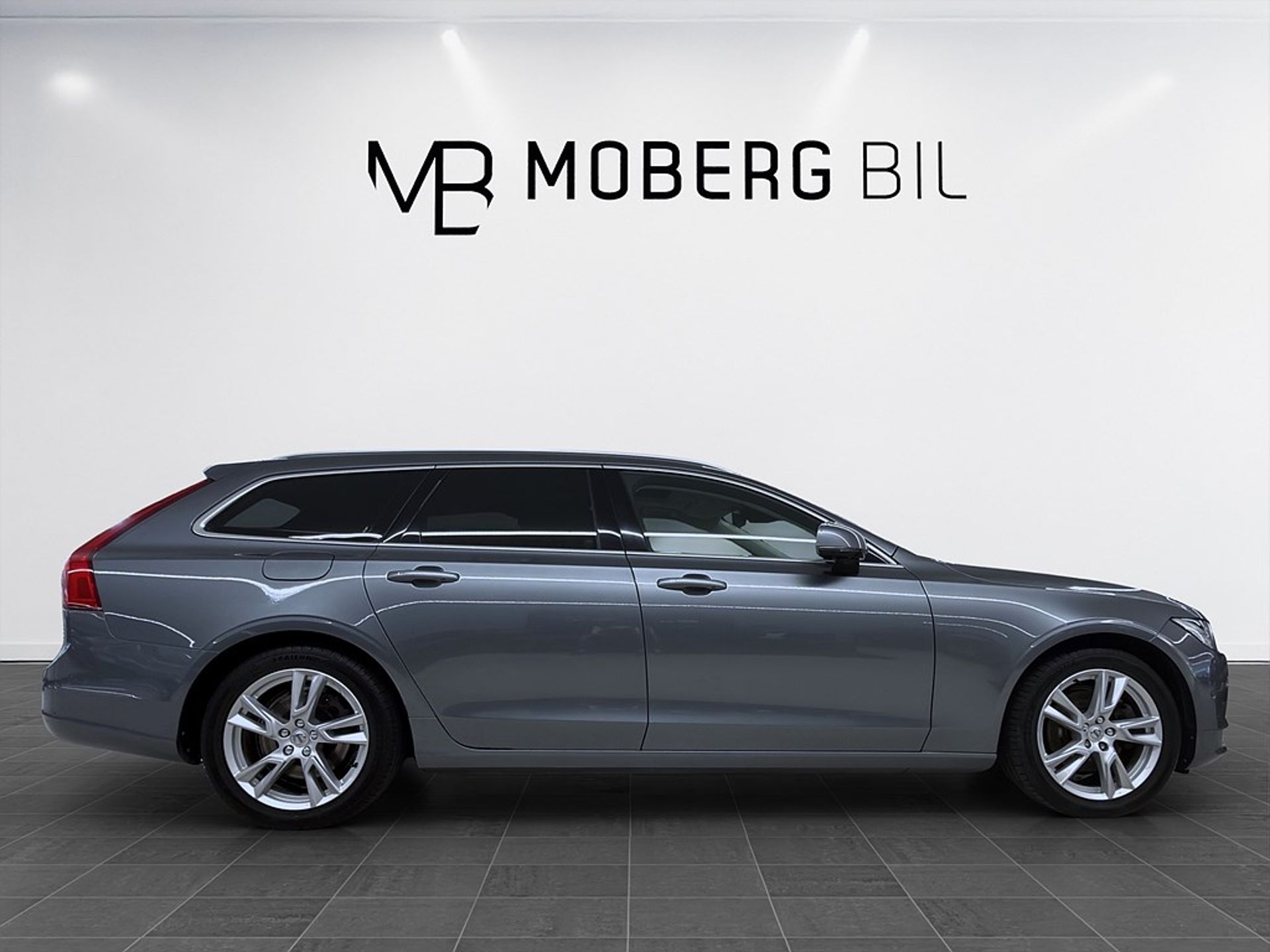 Volvo V90 D5 AWD 235hk Momentum Pano 2017, bild 4/20