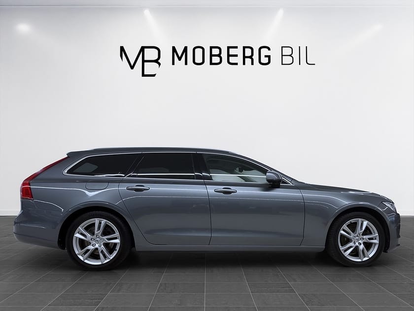 Bild 4 av Volvo V90 D5 AWD 235hk Momentum Pano HUD Läder Navi B-Kamera
