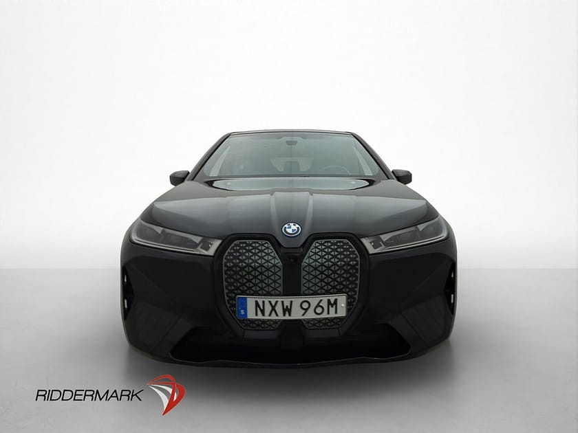 Bild 3 av BMW iX xDrive50 Sport Sky Pano MOMS HUD 360º Drag Laser
