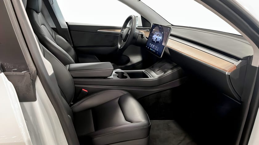 Bild 3 av Tesla Model Y Long Range AWD 514HK DRAG KAMERA PANO MOMS
