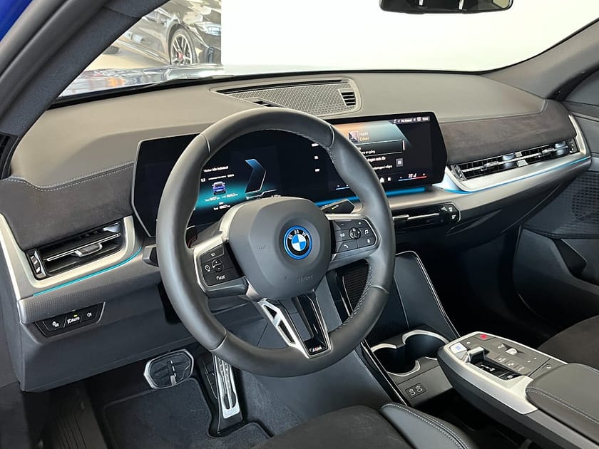 Bild 5 av BMW iX2 xDrive30 M Sport Dragkrok 19" Rattvärme Park Assist