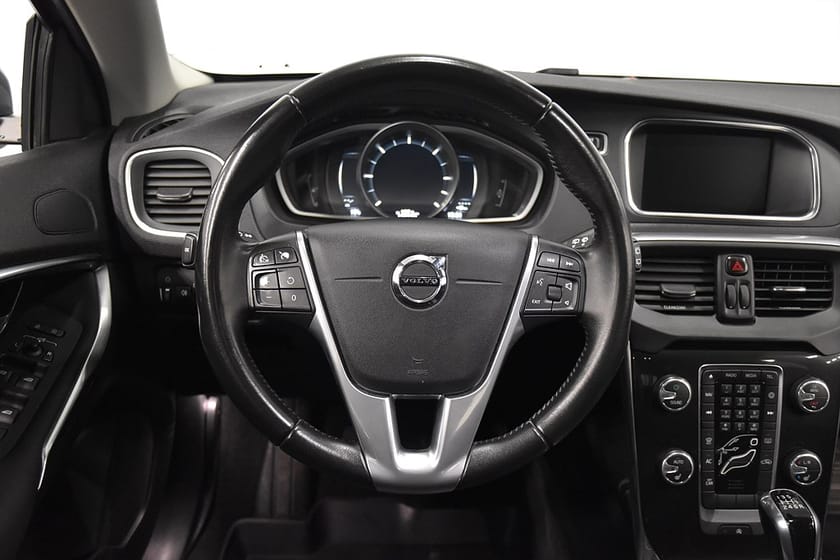Bild 2 av Volvo V40 D2 Momentum D-värm P-sensorer VOC 120hk