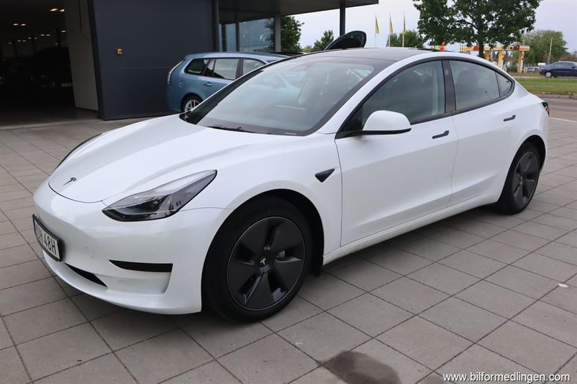 Bild 2 av Tesla Model 3 Standard Range 62.0 kWh netto RWD 283hk Skinn