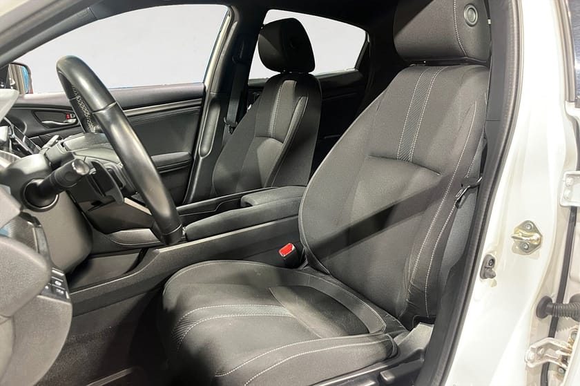 Bild 4 av Honda Civic 1.5 i-VTEC 182 HK TURBO SPORT AUT NAVI M&K COCKPIT 17"