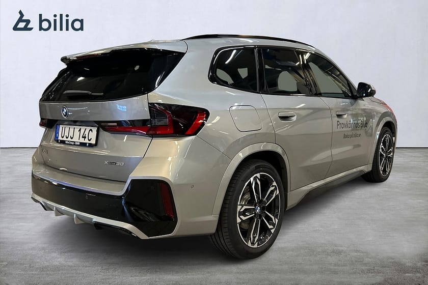 Bild 5 av BMW iX1 xDrive30 DEMO M Sport Panorama Head-up HK 360 kamera