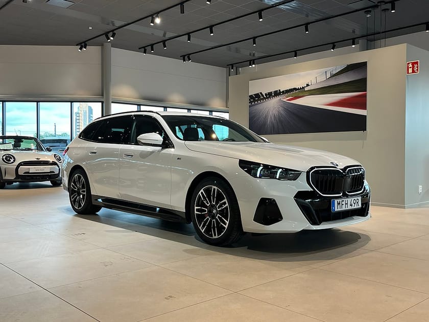 Bild 3 av BMW 530e xDrive Touring M Sport Pro D/A Plus H/K Drag