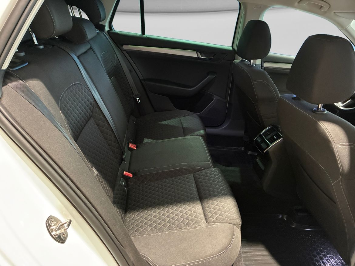 Škoda Superb Kombi 2.0 TDI DSG Sekventiell, 150hk, 2016