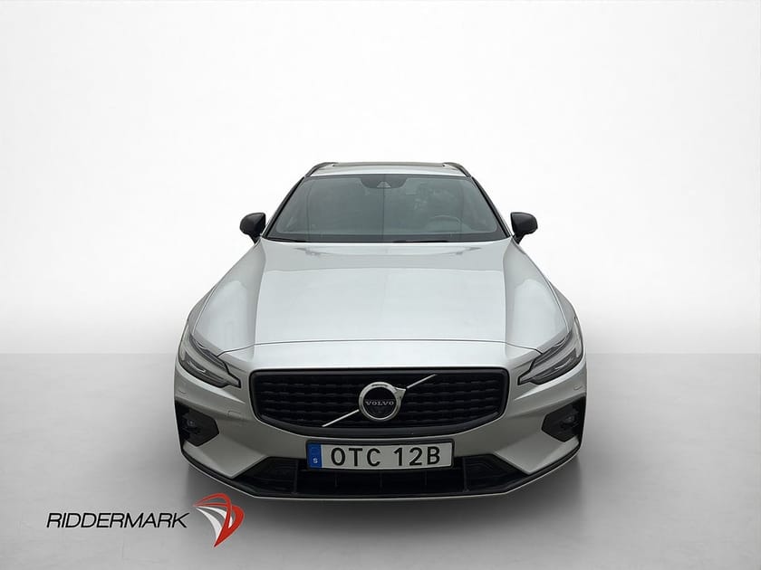 Bild 2 av Volvo V60 B4 R-Design Pano H/K HuD 360° Drag Värmare 197hk