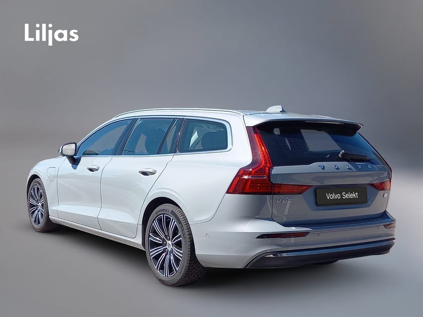 Bild 1 av Volvo V60 Recharge T6 AWD Core Bright//Dragkrok//