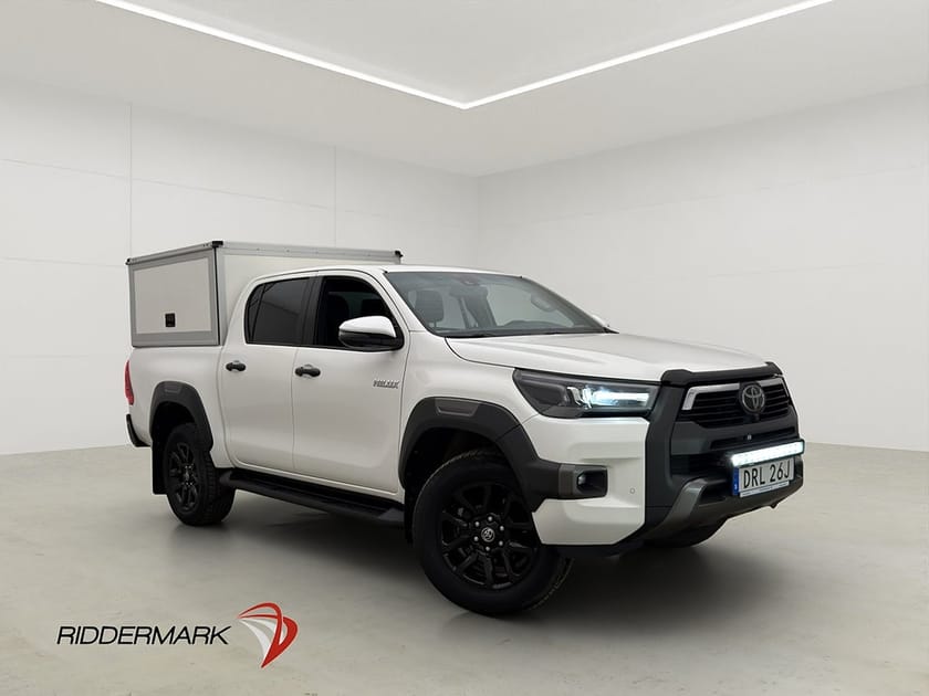 Bild 1 av Toyota Hilux Dubbelhytt Invincible 2.8 4WD Värm Drag JBL PÅBYGGNAD Moms