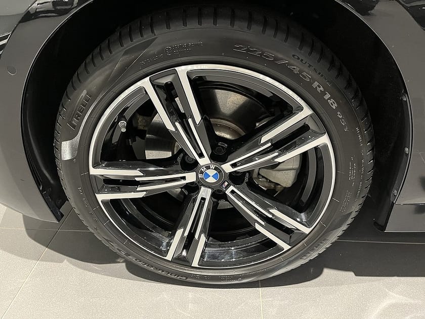 Bild 5 av BMW 330e Sedan M Sport Drag Adpt Farth HiFi Backkamera Rattvärme