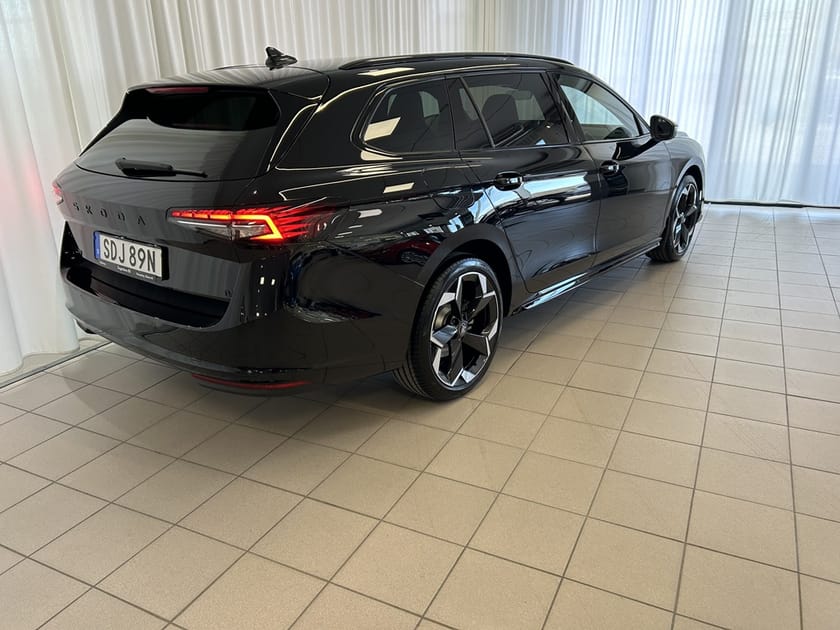 Bild 3 av Škoda Superb iV Kombi COMBI SPORTLINE 1,5 TSI 204 HK 6 VXL DSG