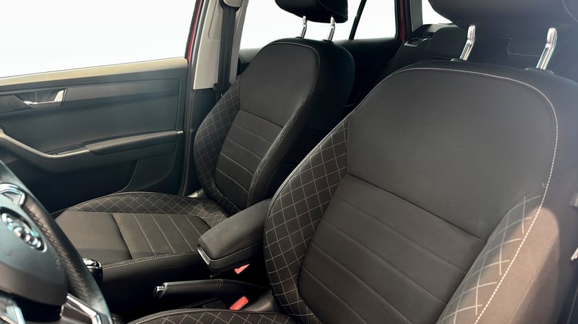 Bild 4 av Škoda Fabia Kombi 1.0 TSI P-sensorer/Låg-Bränsleförbrukning