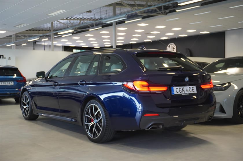 Bild 3 av BMW 530e xDrive Touring M Sport Pano H K HUD 360 Minne