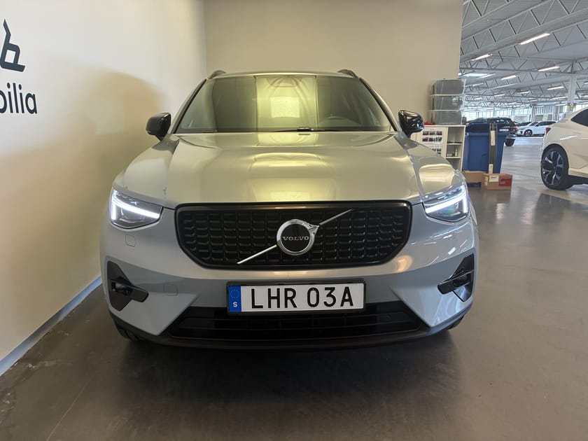 Bild 2 av Volvo XC40 B4 FWD Bensin Plus Dark / Keyless / Dragkrok / Navigation / Backkamera /