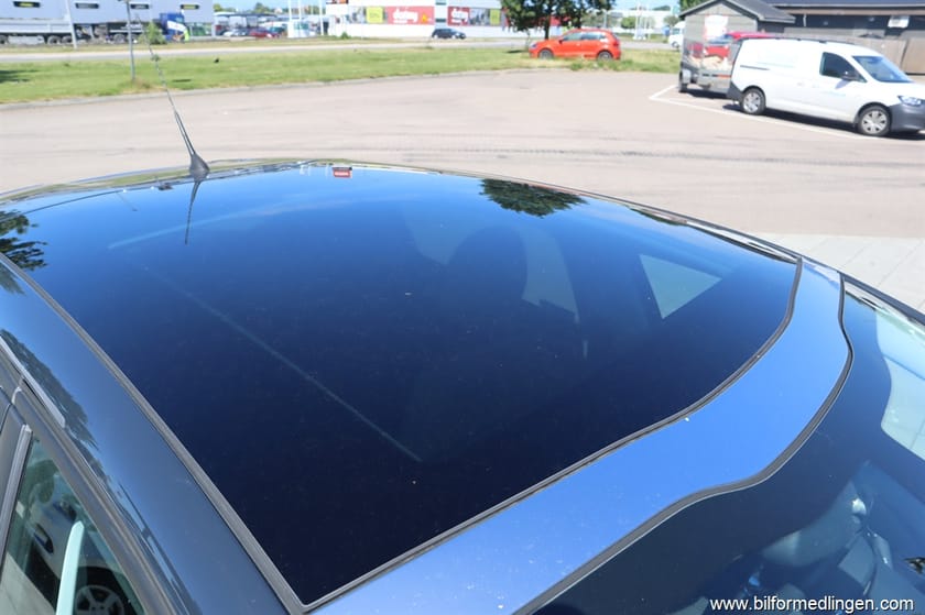 Bild 4 av Peugeot 208 PureTech 5dr 82hk Automat Style Panoramatak Svensksåld
