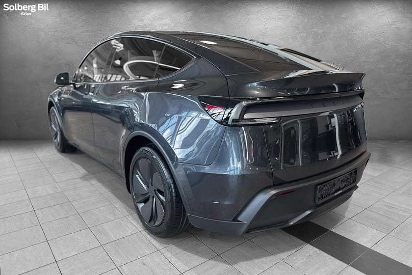 Bilde 4 av Tesla Model Y Long Range AWD LR Premium/ 600 km/ H.feste/ Panorama/ 360