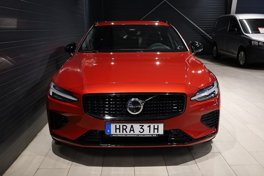 Bild 2 av Volvo V60 Recharge T6 II AWD Ultimate Dark Panorama/H&K/360°/HUD