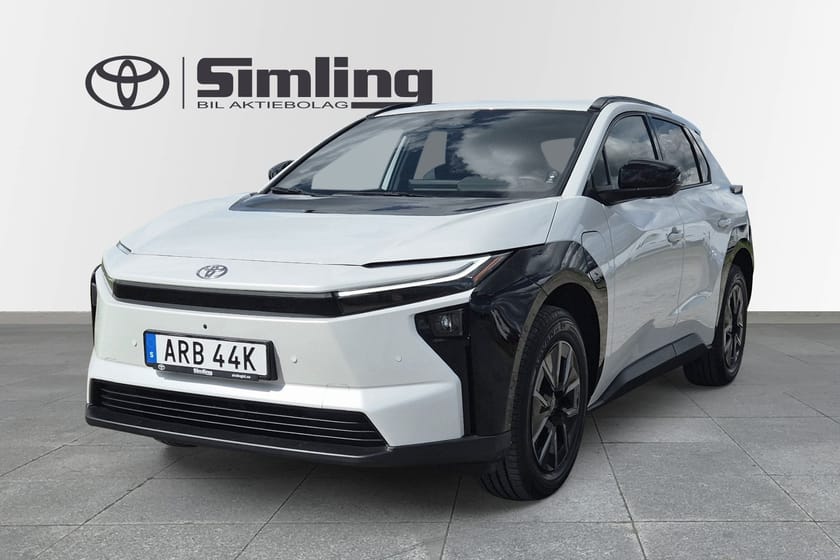 Bild 1 av Toyota bZ4X 73.1 kWh AWD Executive Panorama / Vinterhjul