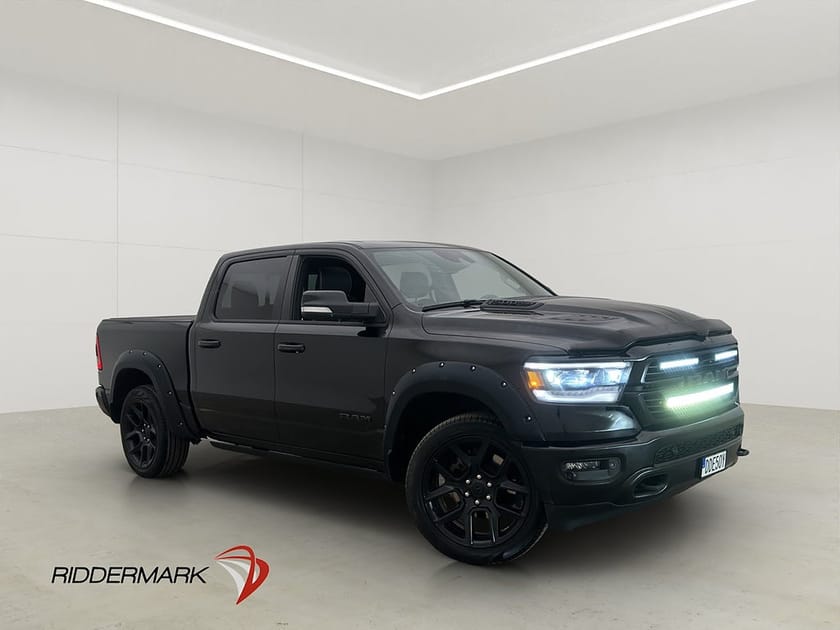 Bild 1 av RAM 1500 Crew Cab Dodge Laramie Night 5.7 4x4 Drag Luft H/K Pano Moms