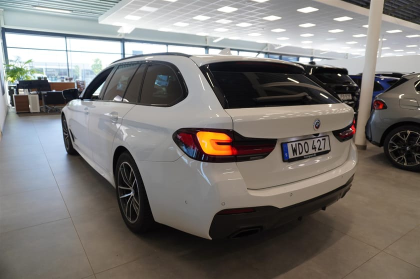 Bild 2 av BMW 520d xDrive Touring M-Sport Fartpilot Drag Värmare Adap LED