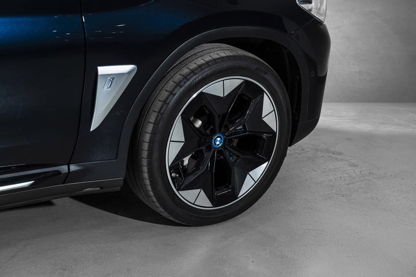 Bilde 5 av BMW iX3 Fully Charged