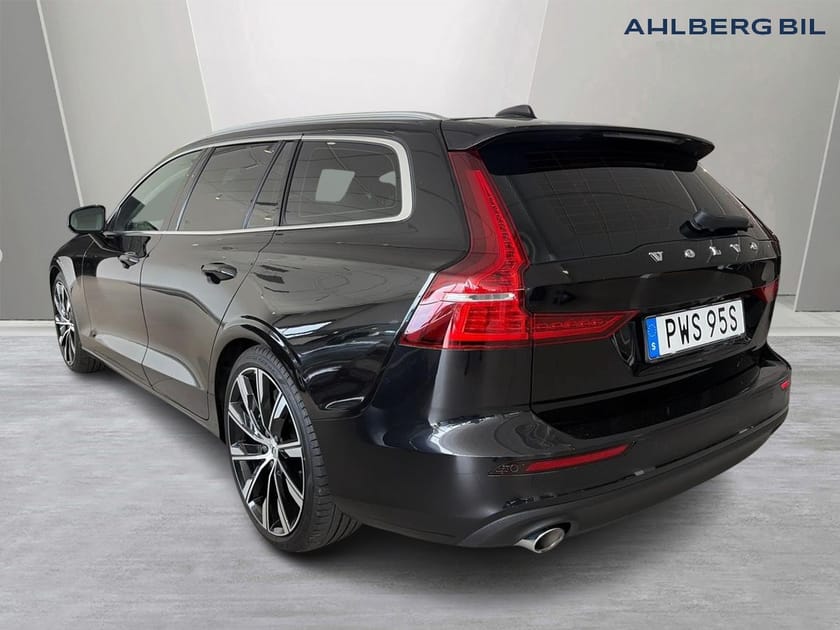 Bild 3 av Volvo V60 T5 Momentum Pro Edition, Teknikpaket, Loungepaket, Klimatpaket, Dragkrok Halvautomatisk, Parkeringskamera 360, Navigation