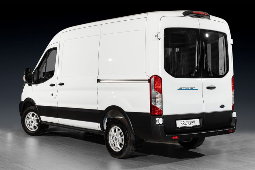 Bilde 2 av Ford E-Transit 350 Pro Power Onboard | 10M³ VAREROM | Kledning