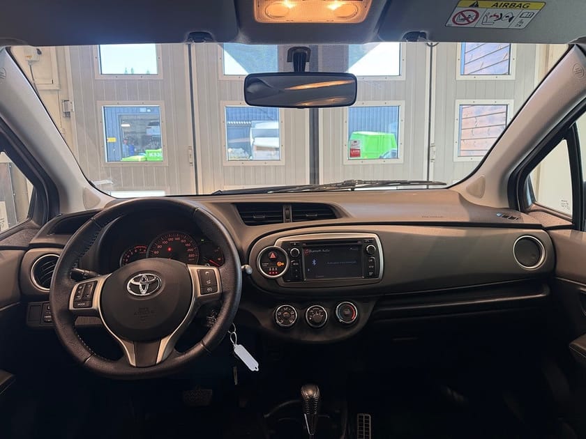 Bild 5 av Toyota Yaris 5-dörrar 1.33 Dual VVT-i Aut Edition 50 M-värmare