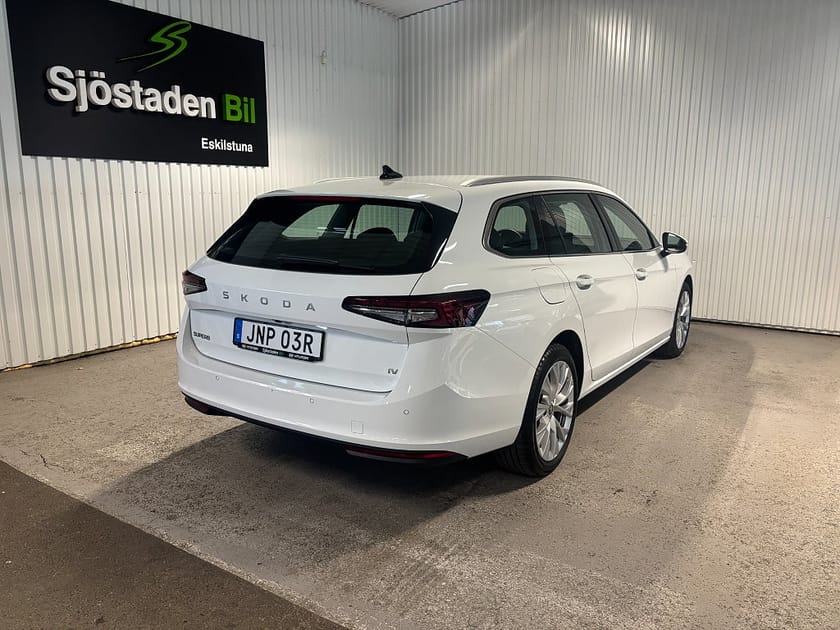 Bild 4 av Škoda Superb iV Kombi Skoda K Selection Explore Edition Cockpit/Drag/Nav/Värmare