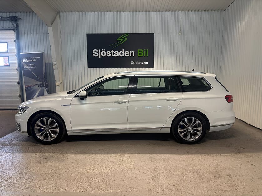 Bild 3 av Volkswagen Passat Variant GTE SC 218hk Cockpit/Drag/Värmare/Carplay