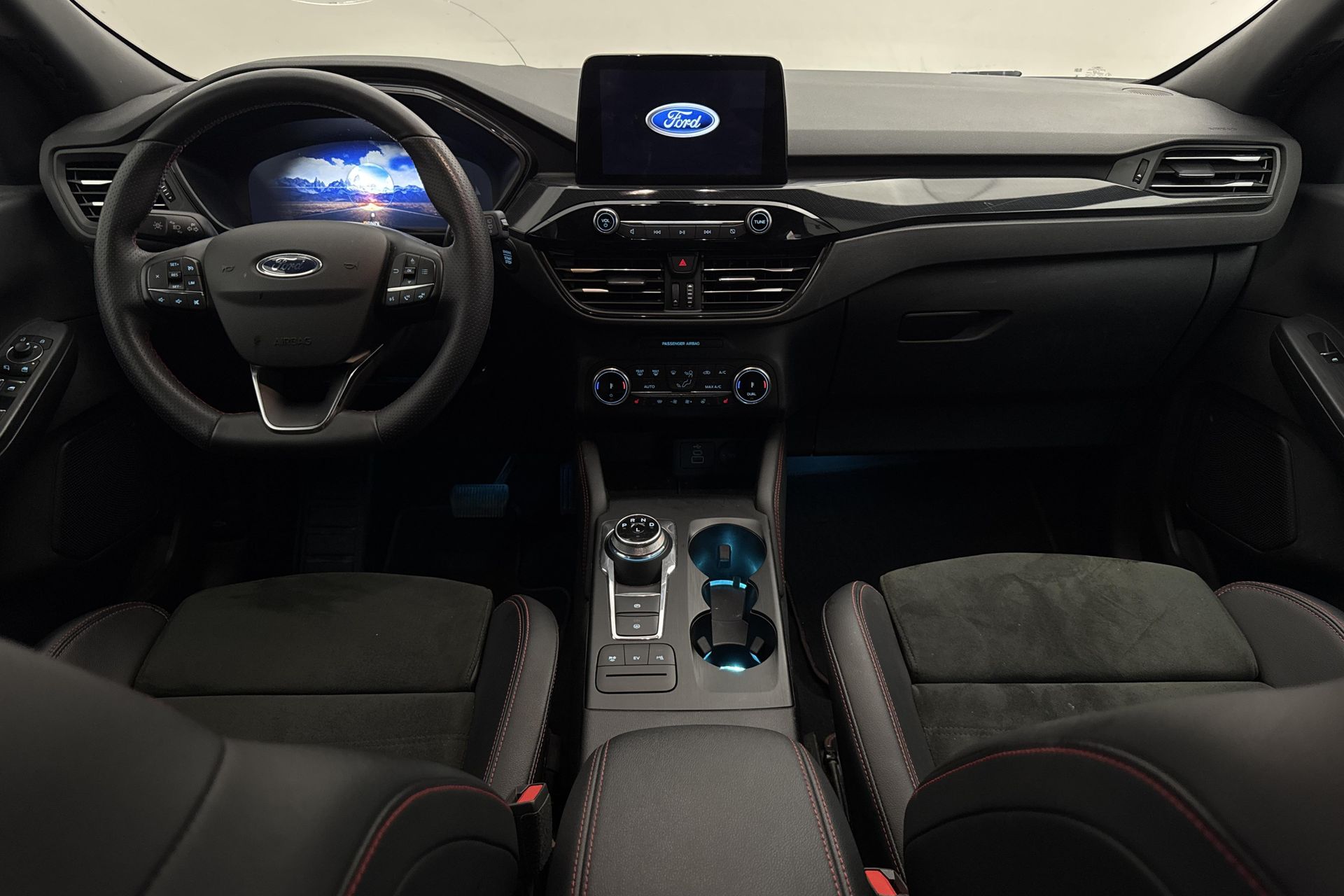 Ford Kuga Plug-In Hybrid 2024, bild 7/10