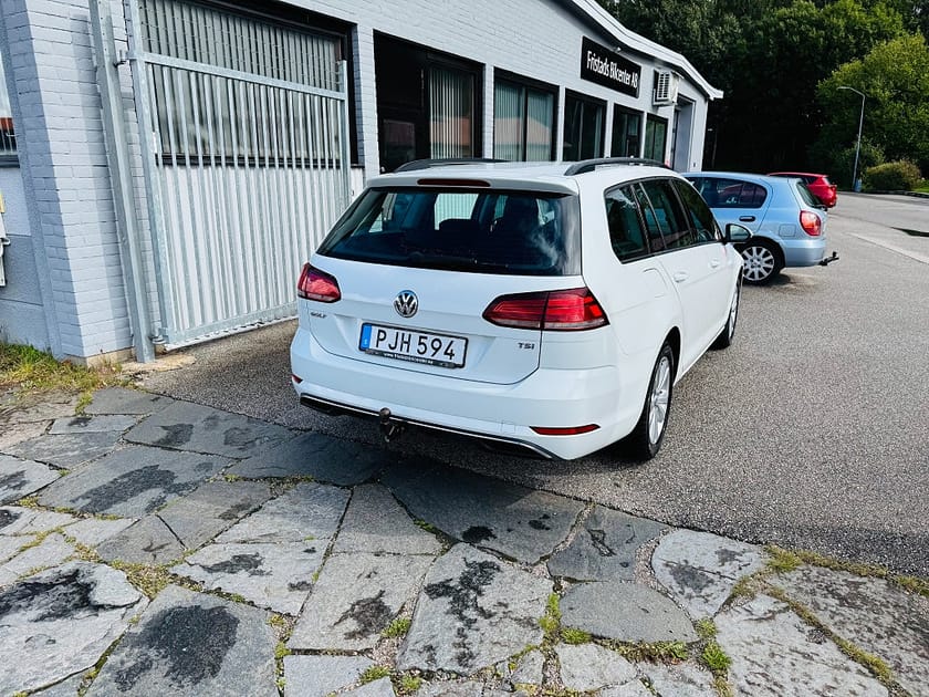 Bild 3 av Volkswagen Golf Sportscombi 1.0 TSI 110HK BMT / DRAG / BACKKAMERA