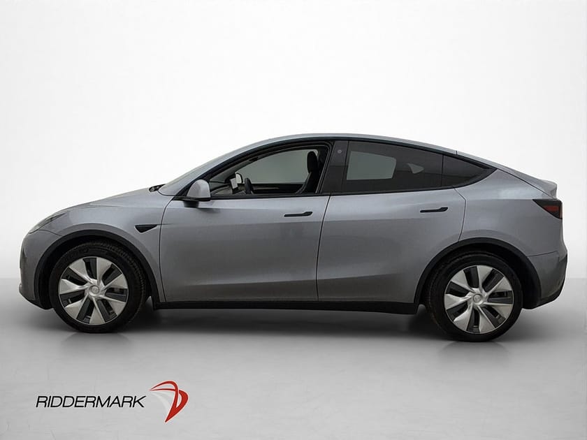 Bild 5 av Tesla Model Y Long Range AWD Pano Värmepump Kamera Drag MOMS