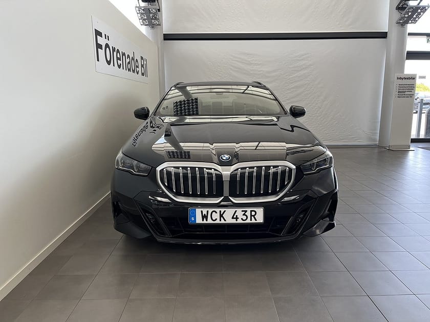 Bild 2 av BMW 530e xDrive Touring M Sport H/K Drag Rattvärme Adpt Farth