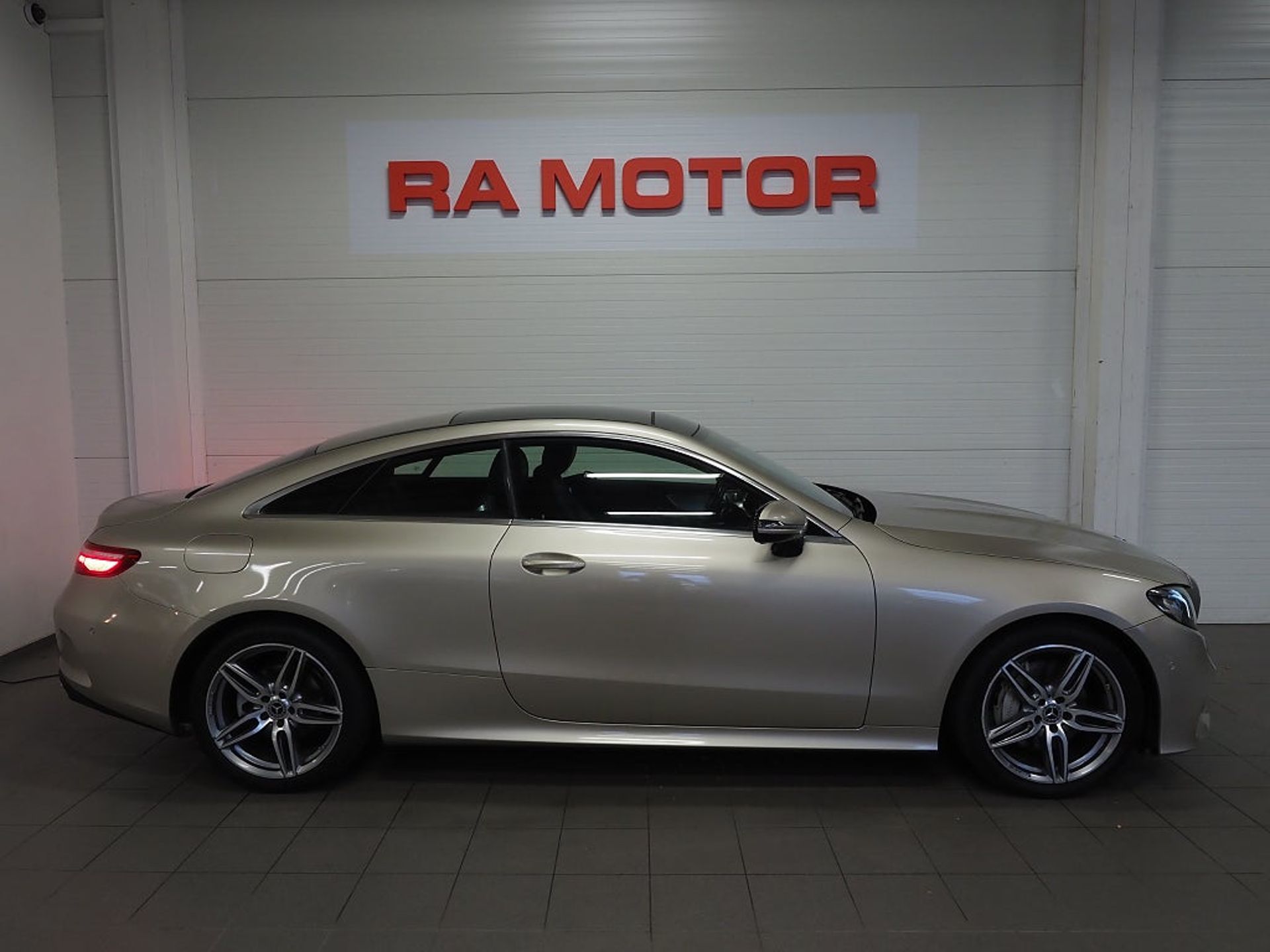 Mercedes-Benz E 200 4MATIC Coupé Aut AMG 2018, photo 4/10